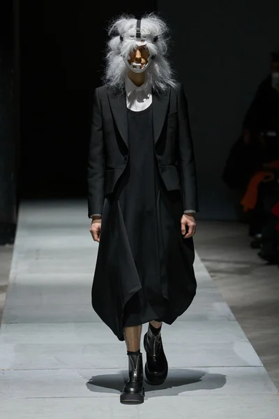 Look 10